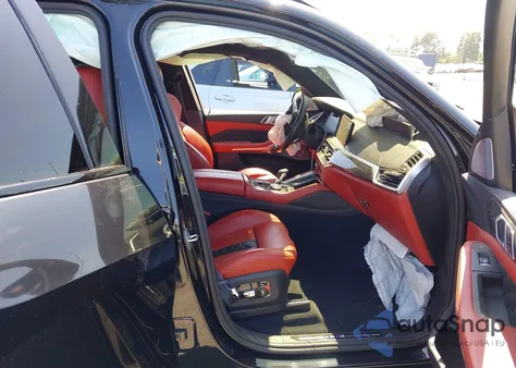 2020 BMW X5 M Competition z USA, uszkodzony, nr VIN 5YMJU0C08L9C65666